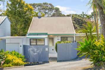 8/24 Beswick Place, Birkdale