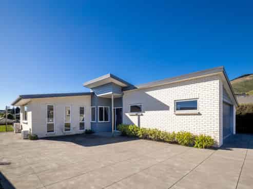 74 Washbourn Drive, Richmond