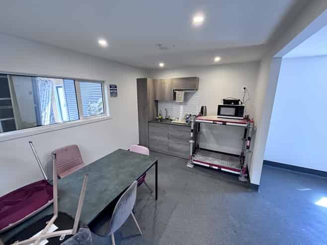 Warehouse, Yard, Office & Parking!