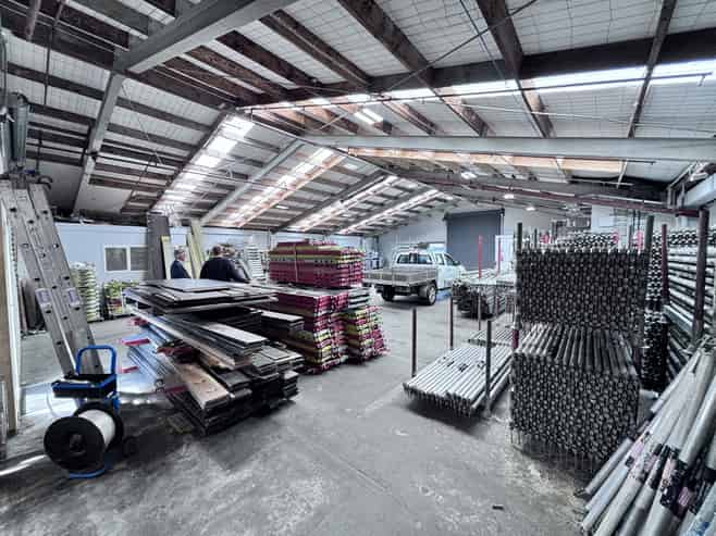 Warehouse, Yard, Office & Parking!