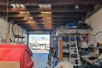 Workshop Strandon For Lease