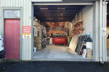 Workshop Strandon For Lease