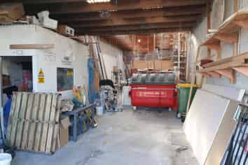 Workshop Strandon For Lease