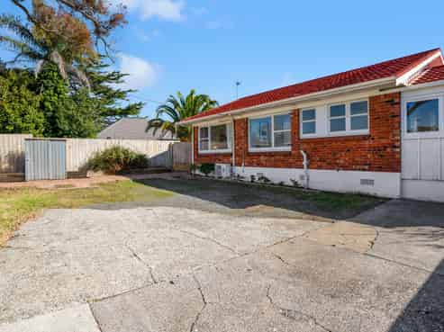 1/273 Massey Road, Mangere East