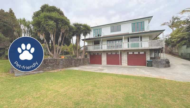 20 Meadow Crescent, Te Atatu South