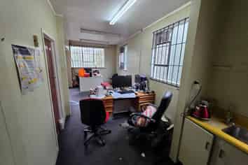Warehouse & Industrial Space In Prime Spot! Sole Agency