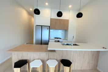4 Herekino Street , Westgate