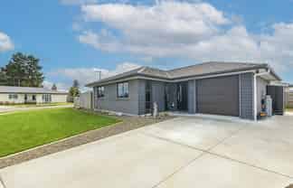 27 Oldfield Lane, Marton