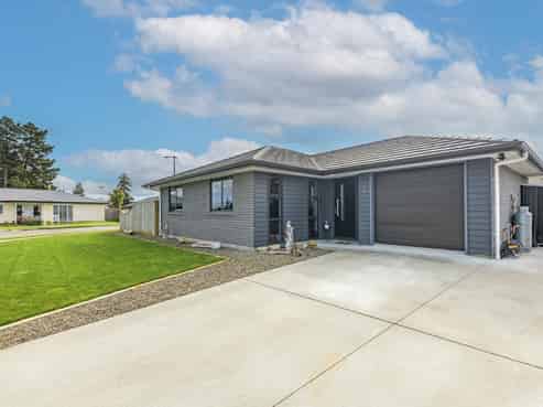 27 Oldfield Lane, Marton