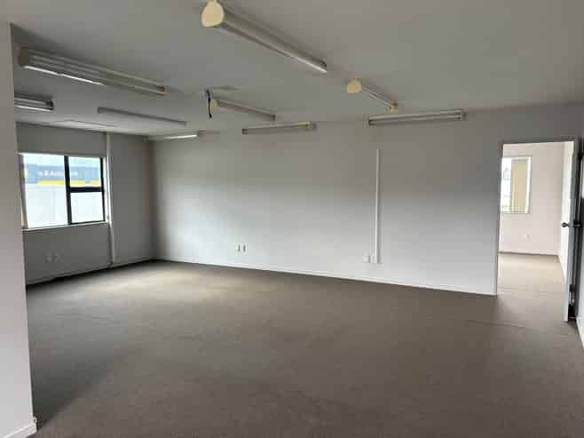 Tidy office and workshop with carparking