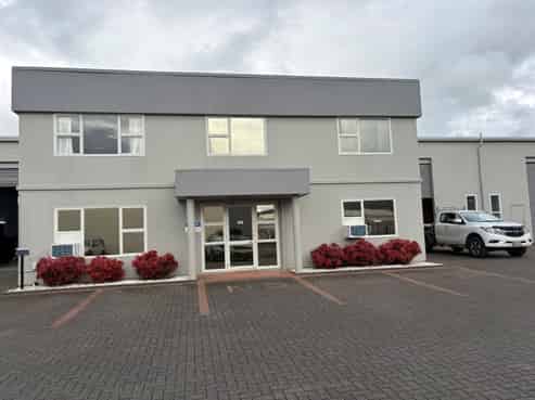 Tidy office and workshop with carparking