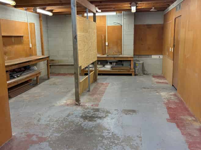 Tidy office and workshop with carparking