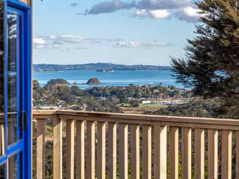 65 Crescent Road East, Ostend