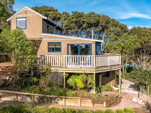 65 Crescent Road East, Ostend