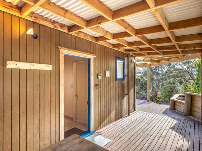 65 Crescent Road East, Ostend