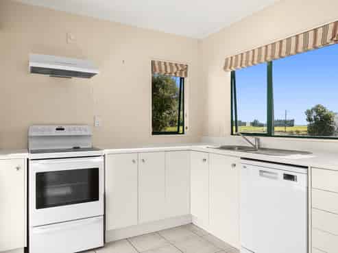 368 Balfour Road, Ashley Clinton