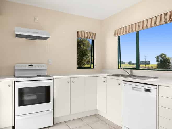 368 Balfour Road, Ashley Clinton