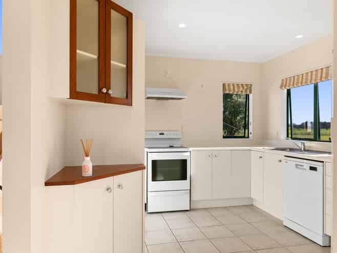 368 Balfour Road, Ashley Clinton