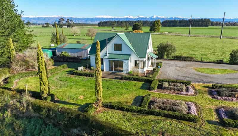 368 Balfour Road, Ashley Clinton