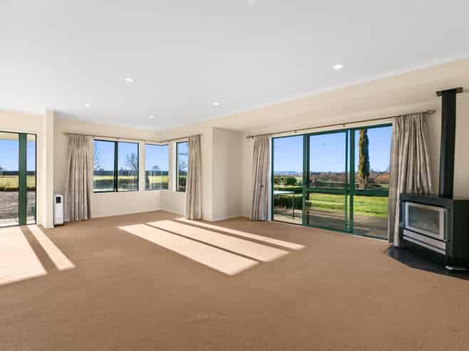 368 Balfour Road, Ashley Clinton