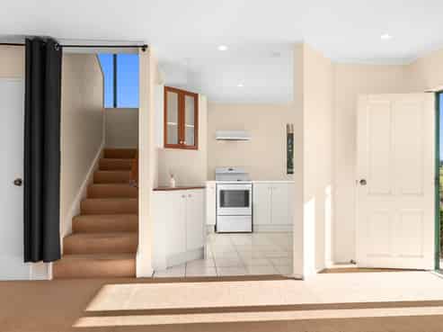 368 Balfour Road, Ashley Clinton