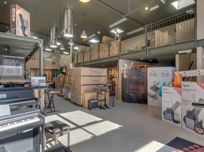 Warehouse/showroom on prime corner site