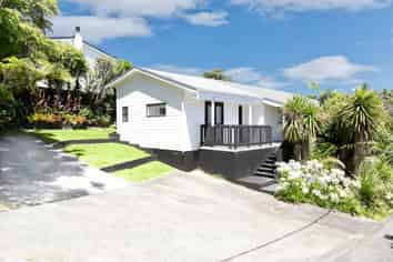 2/660 Beach Road, Browns Bay