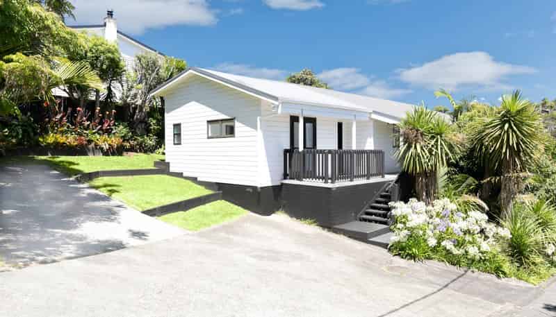 2/660 Beach Road, Browns Bay