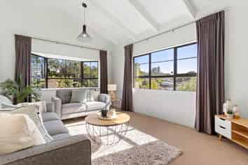 2/660 Beach Road, Browns Bay