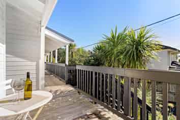 2/660 Beach Road, Browns Bay