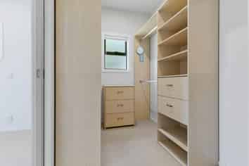 2/660 Beach Road, Browns Bay