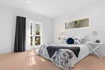 2/660 Beach Road, Browns Bay