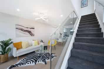 8/1 Waters Place, New Lynn