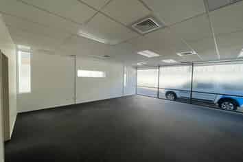 Quality Ground Floor Office close to Motorway