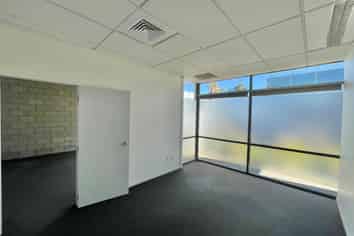 Quality Ground Floor Office close to Motorway
