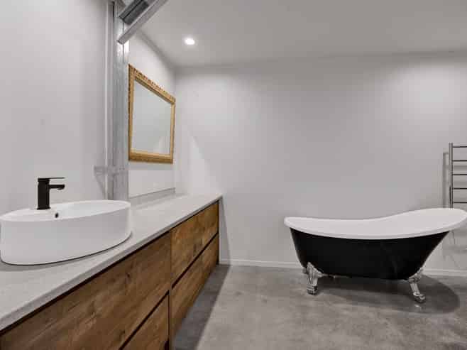 240 Ohanga Road, Onaero