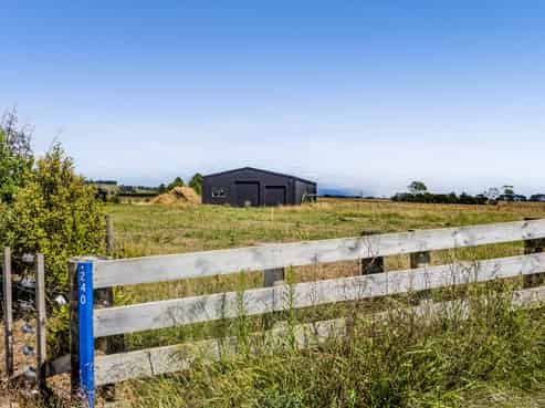 240 Ohanga Road, Onaero