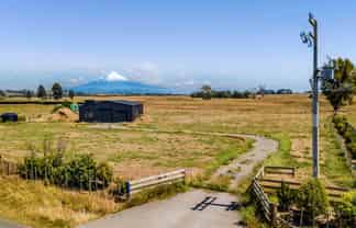 240 Ohanga Road, Onaero