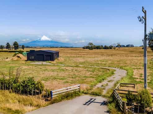 240 Ohanga Road, Onaero