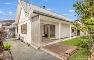2/12 Arapiki Road, Stoke