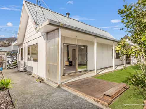 2/12 Arapiki Road, Stoke