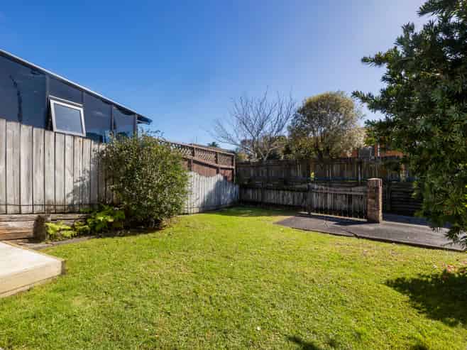 2/30 Trojan Crescent, New Lynn