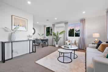 8 Corric Hill, Torbay