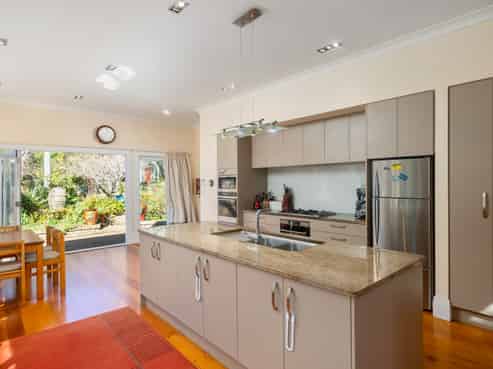 12 Ferner Avenue, Mount Albert