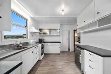 31 & 31A Kawaha Point Road, Fairy Springs