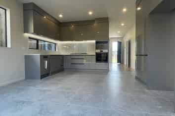2B Askew Place, Farm Cove