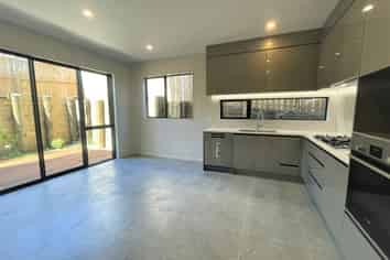 2B Askew Place, Farm Cove