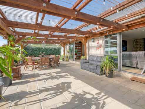 42 Urumaraki Avenue, Helensville