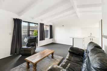 2/14 Idlewild Avenue, Mangere