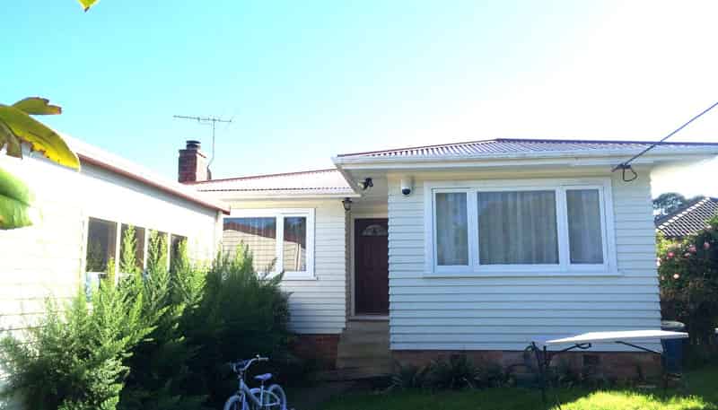 27 Sylvan Crescent, Te Atatu South